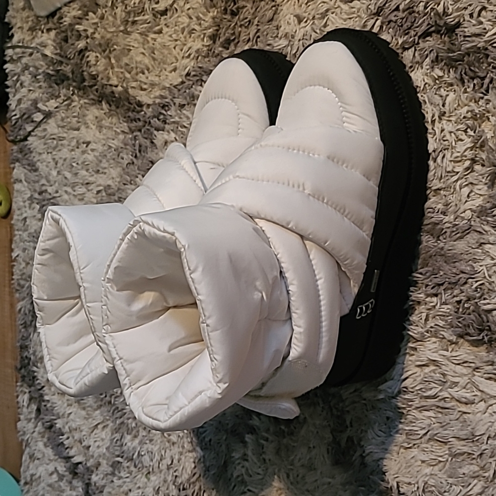 Ugg Montara boots